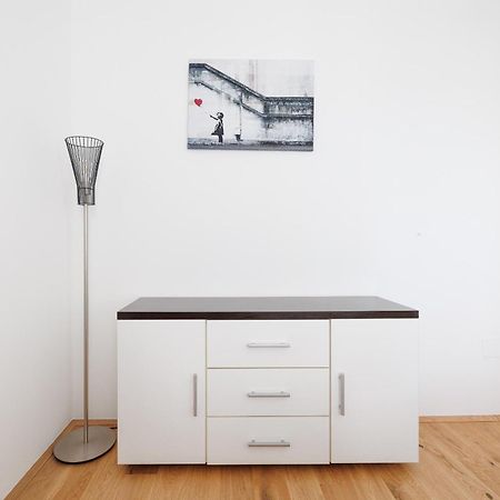 Symphony Apartments 38 - Modern Loft With Terrace And Grill In Central Location Viena Exterior foto